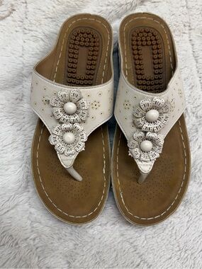 Ecetana orthopedic thong wedge white floral sandals, size 39 / 8.5